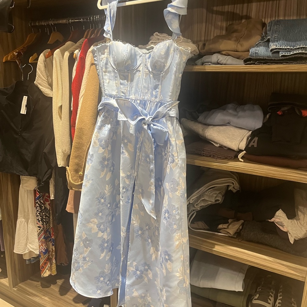 V. Chapman Light Blue Floral Midi Dress
